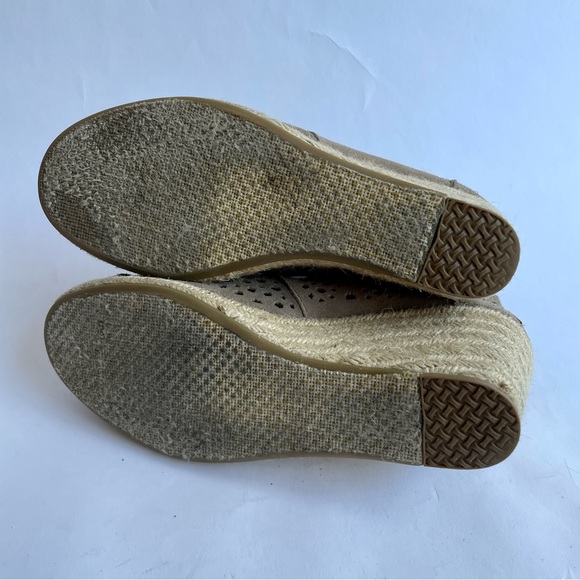 Toms Moroccan laser cut wedge booties tan sz 7.5 womens euc lace up tie shooties - Picture 7 of 7